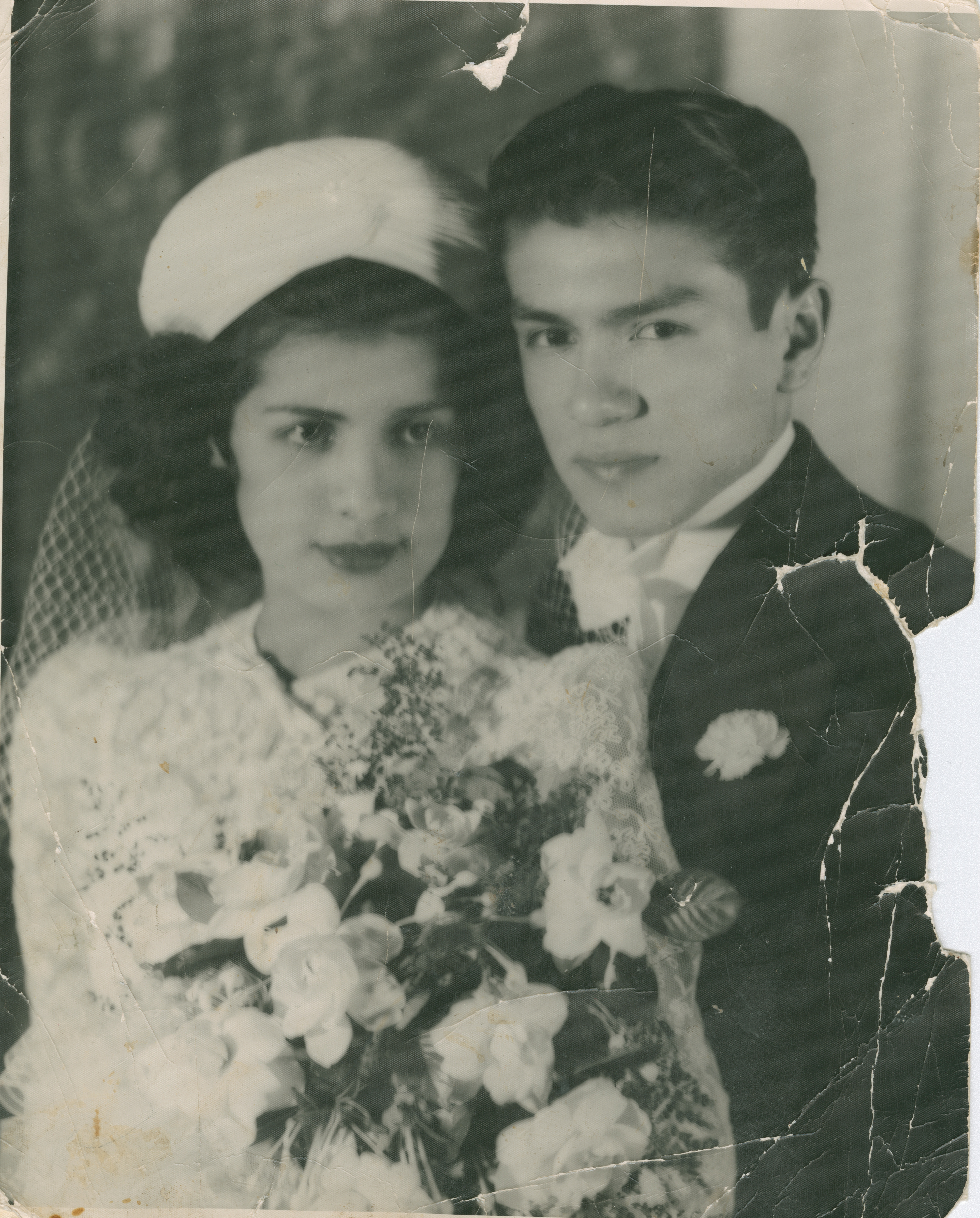 Agustine Sanchez and Blanch Luna wedding portrait, Los Angeles, California, 1930 (Internet Archive)