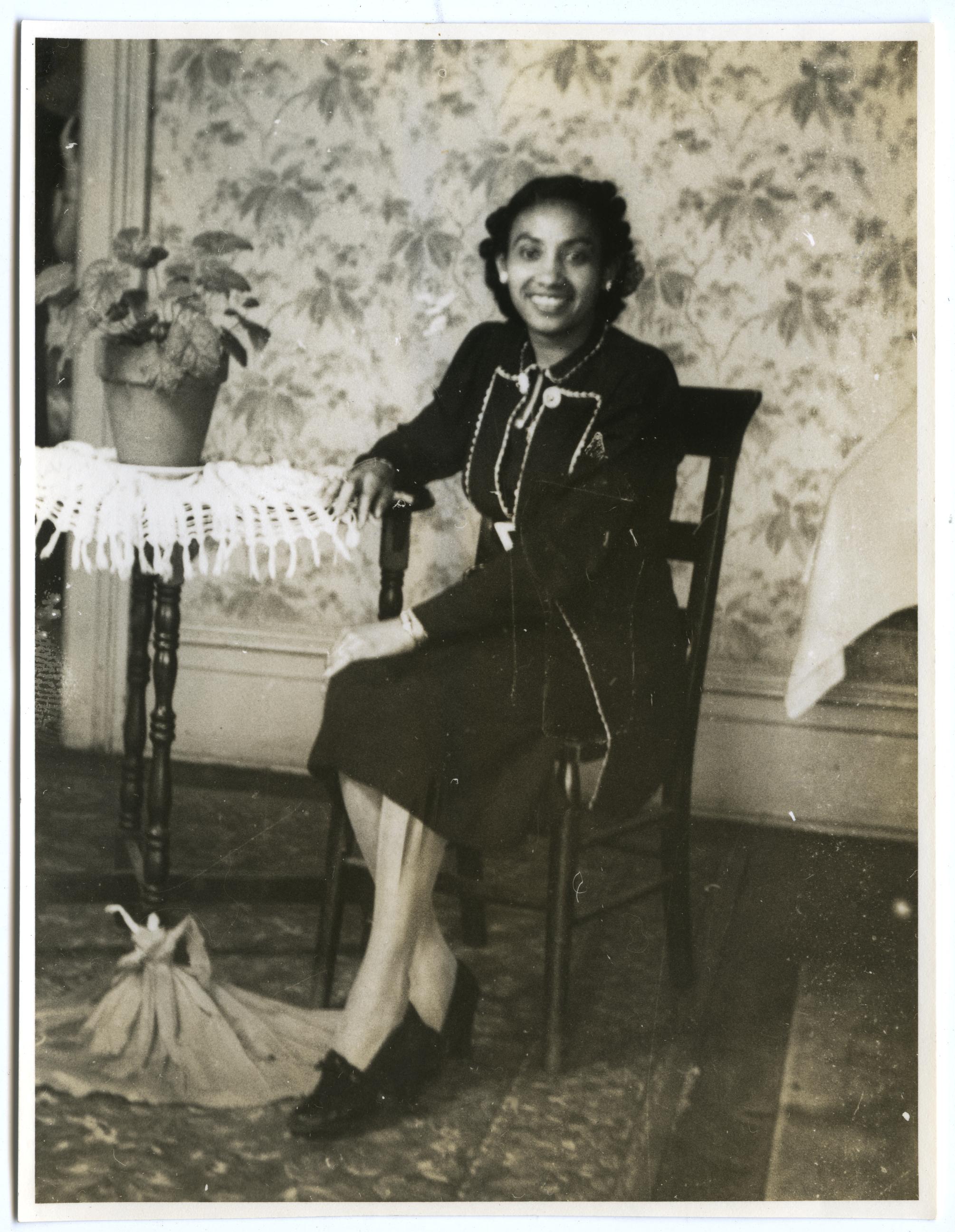Aurora Calderon, portrait, photograph, 1939 (Loc)