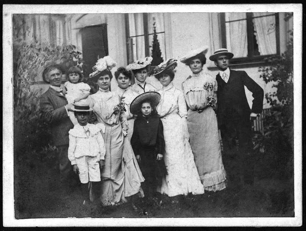Berliner family, 1871 (Library of Congress)