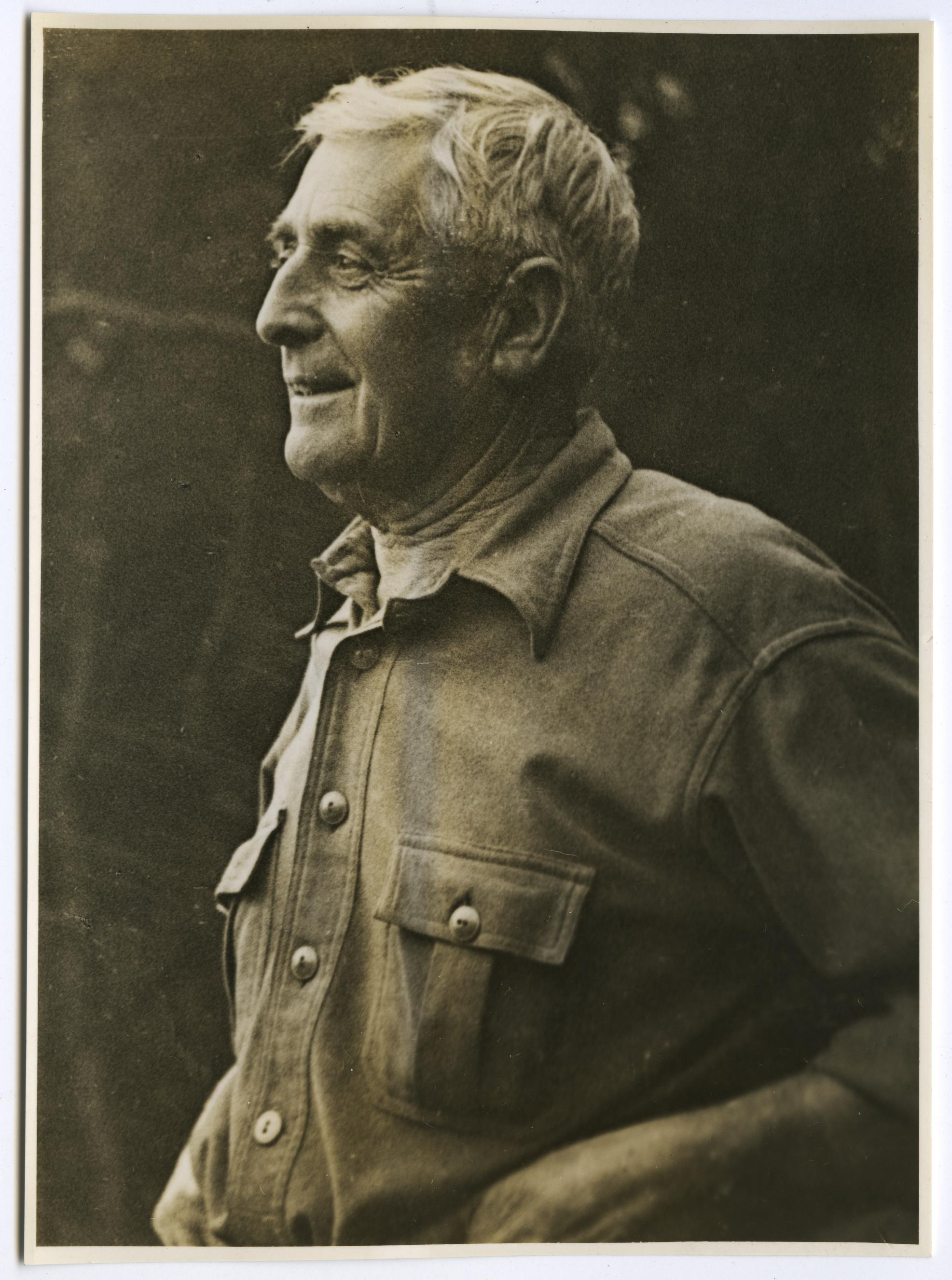 Captain Leighton Robinson, portrait, photograph, 1939 (Loc)