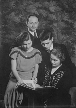 Cella, Christian, and family, 1935 (Library of Congress)