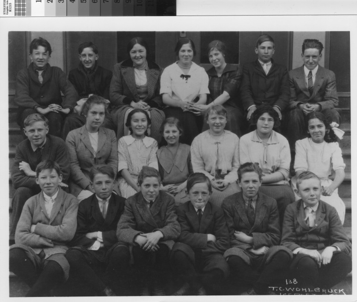 Class of 1915, Edgemont School, 1915 (Internet Archive)