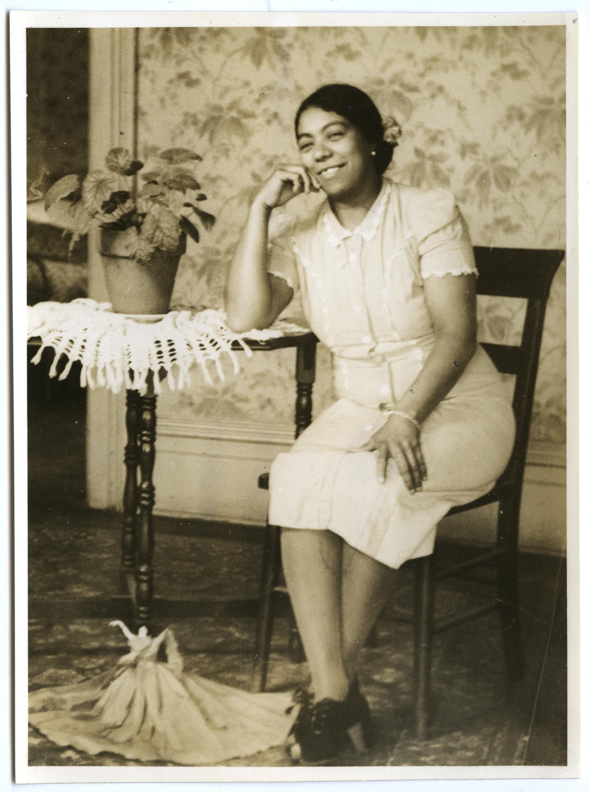 Cruz Losada, portrait, photograph, 1939 (Loc)