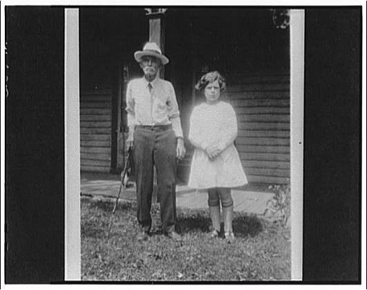 Elderly man and young girl, 1920 (Library of Congress)