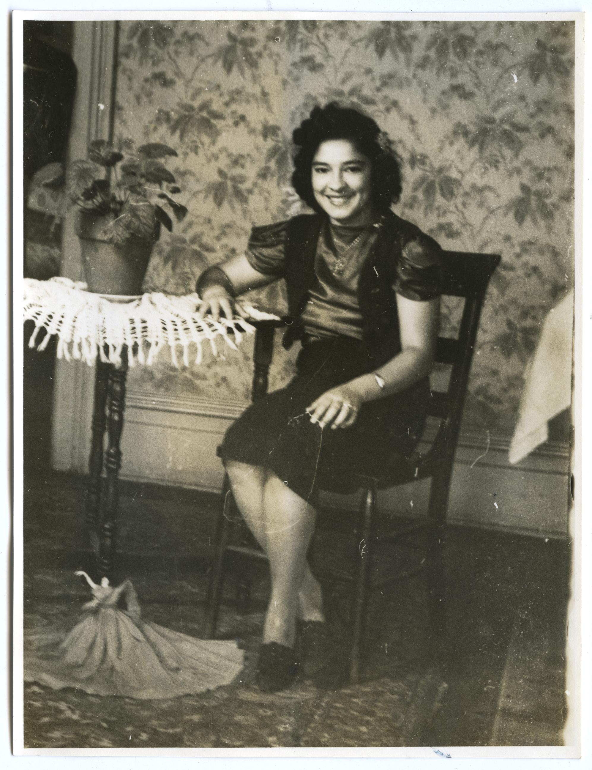 Elinor Rodriguez, portrait, photograph, 1939 (Loc)