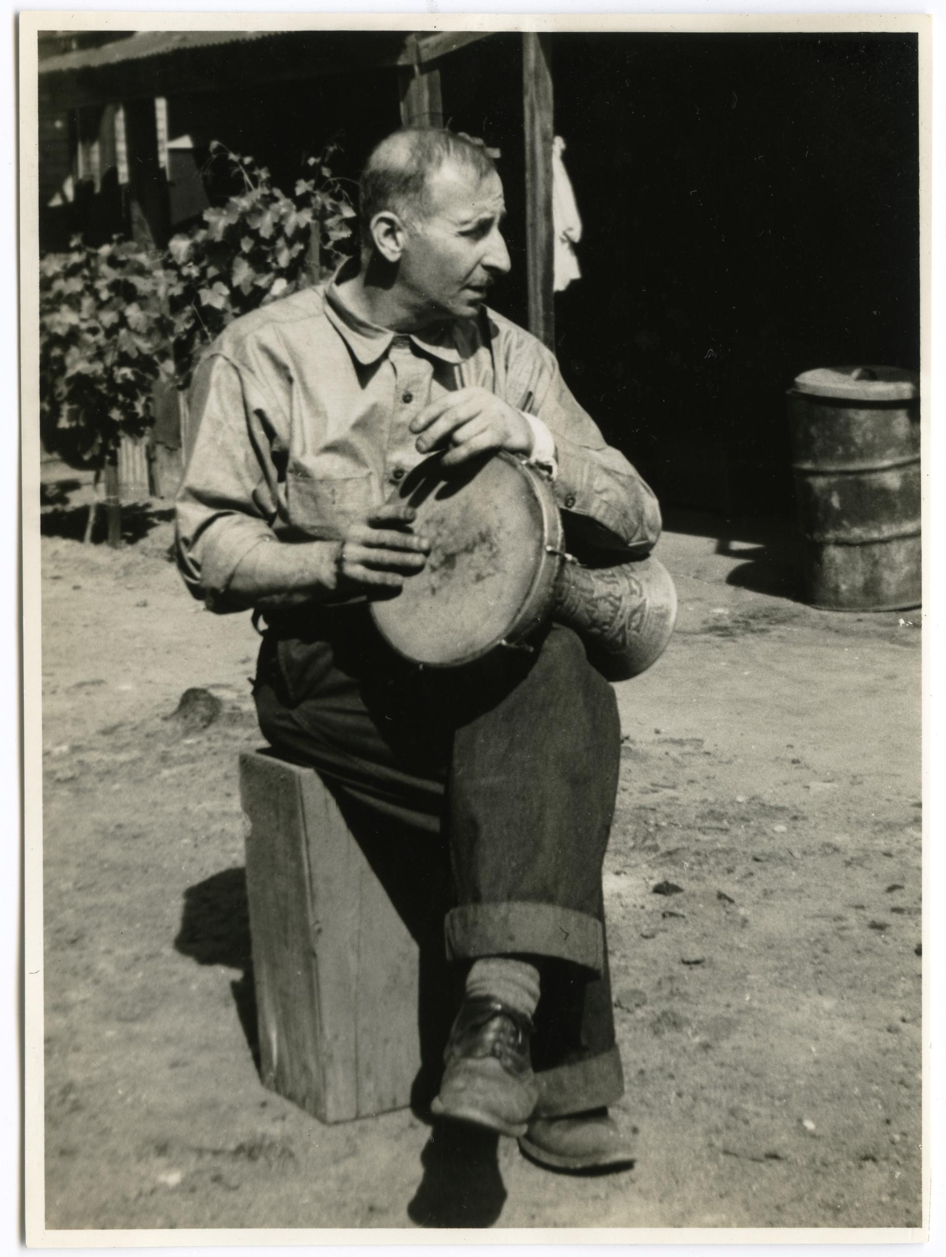 Jack Bakalian playing dumbelek, 1939 (Library of Congress)