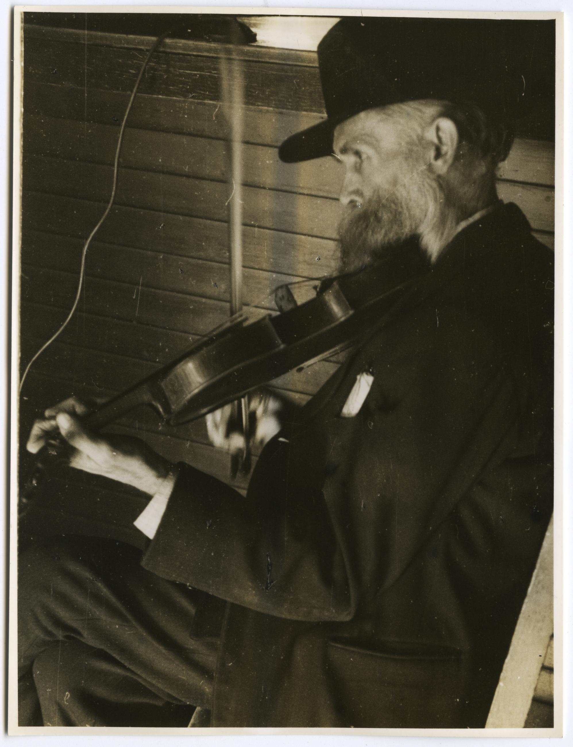 John Selleck playing fiddle, left profile, 1939 (Library of Congress)