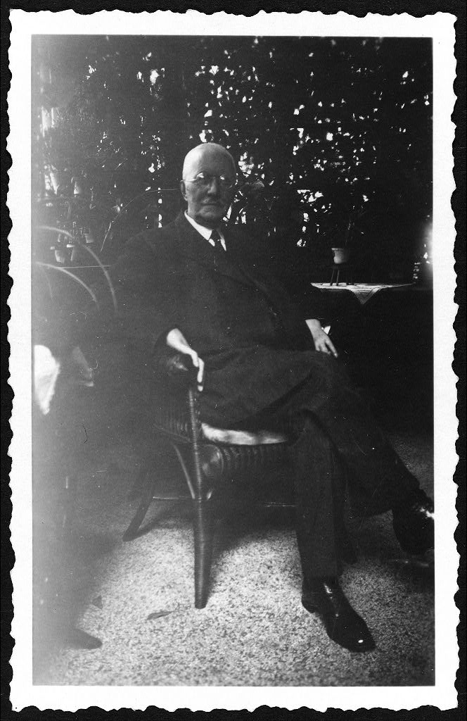 Joseph Berliner, in later years, full-length portrait, seated in chair, 1932 (Library of Congress)