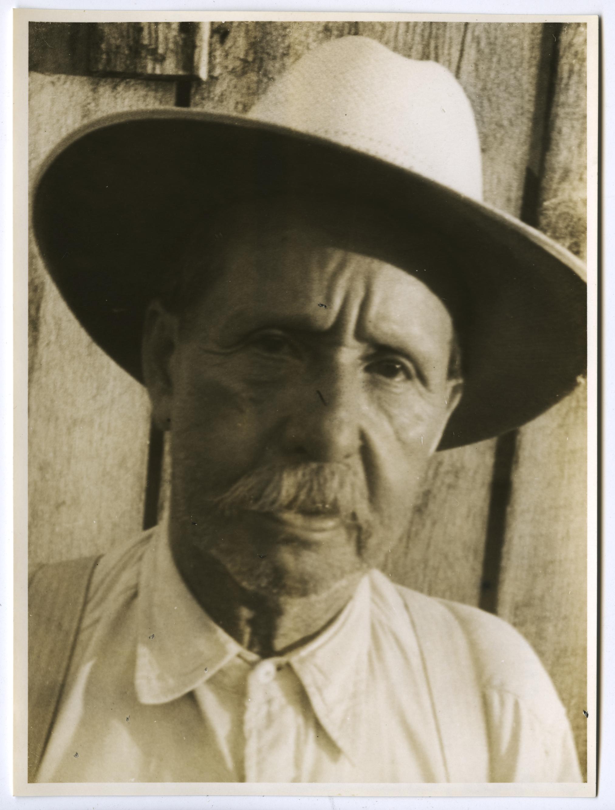 Leon Ponce, head-and-shoulders portrait, 1939 (Library of Congress)
