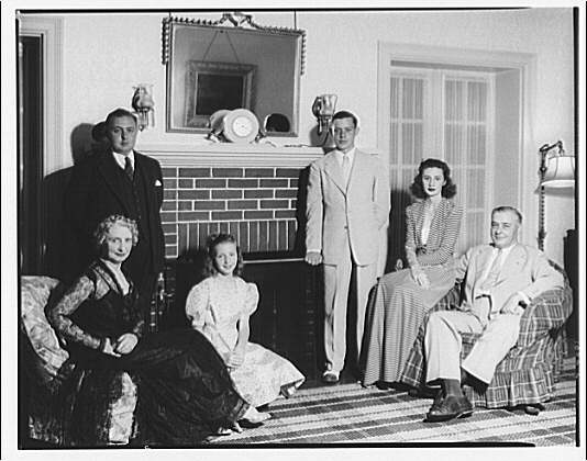 Mary Allen Ferry. Ferry family I, 1920 (Library of Congress)