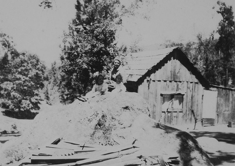 Meek Family Home, Eshom Valley, California, 002, 1923 (Internet Archive)