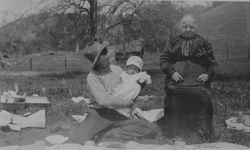 Mehrten Picnic, Lemon Cove, California, 1917 (Internet Archive)