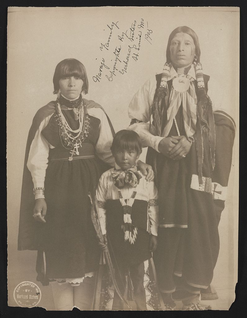 Navajo family, 1905 (Library of Congress)