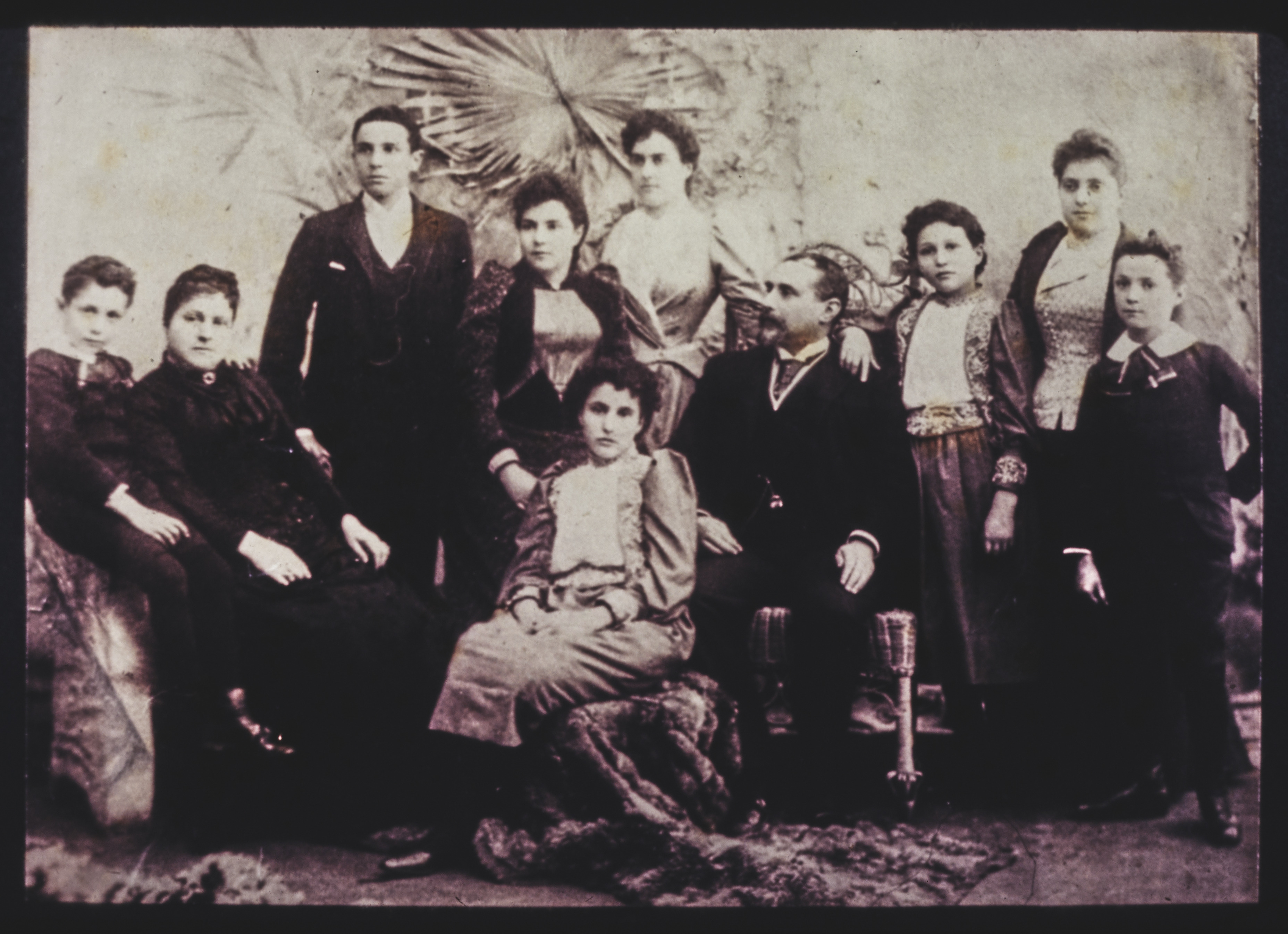 Portrait, Family, Pioneer Jews, 1900 (Internet Archive)