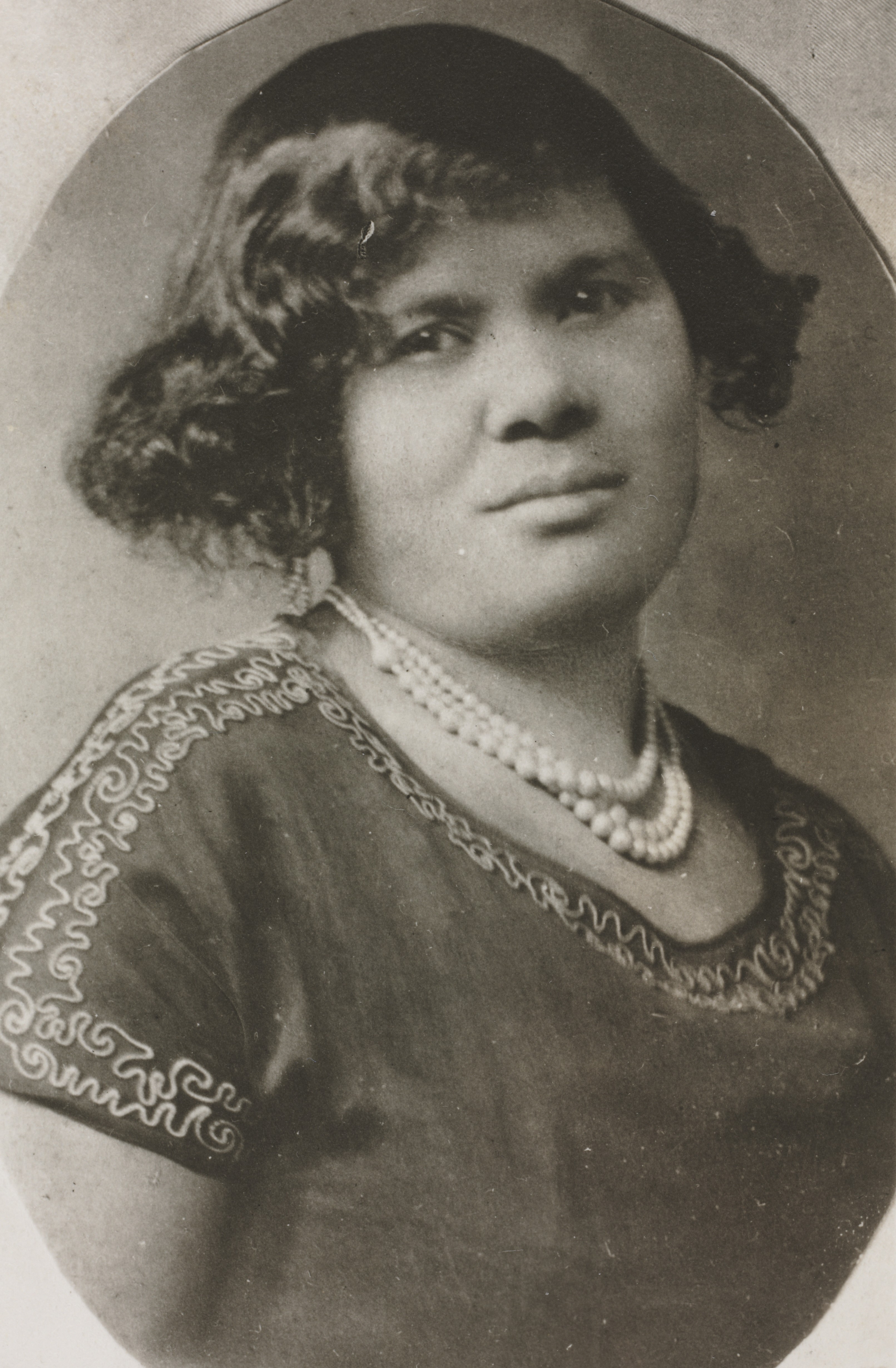 Portrait of a Young Woman with Pearls, 1920 (Internet Archive)