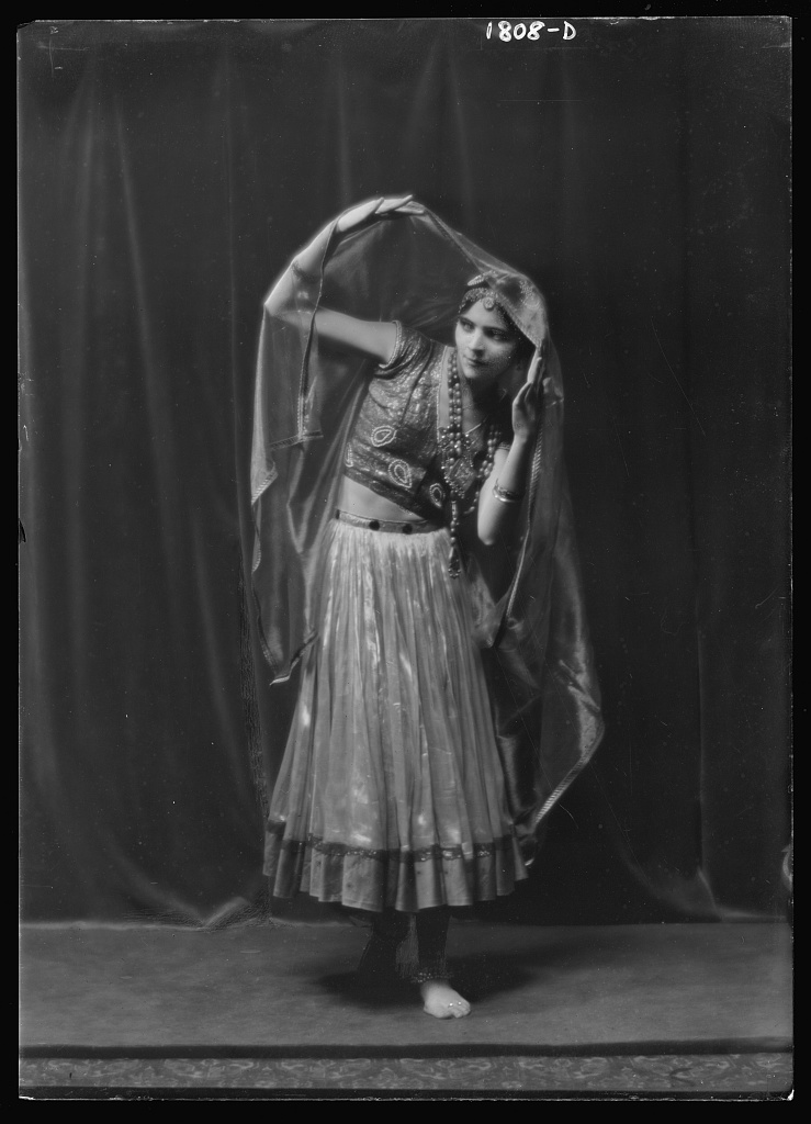 Roshanara, portrait photograph, 1917 (Loc)