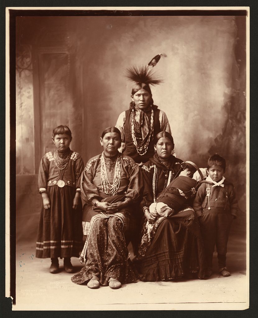[Sauk Indian family, 1899 (Library of Congress)