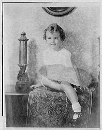Seated child, 1920 (Library of Congress)
