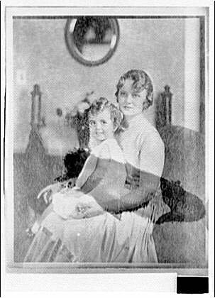 Seated woman and child, 1920 (Library of Congress)