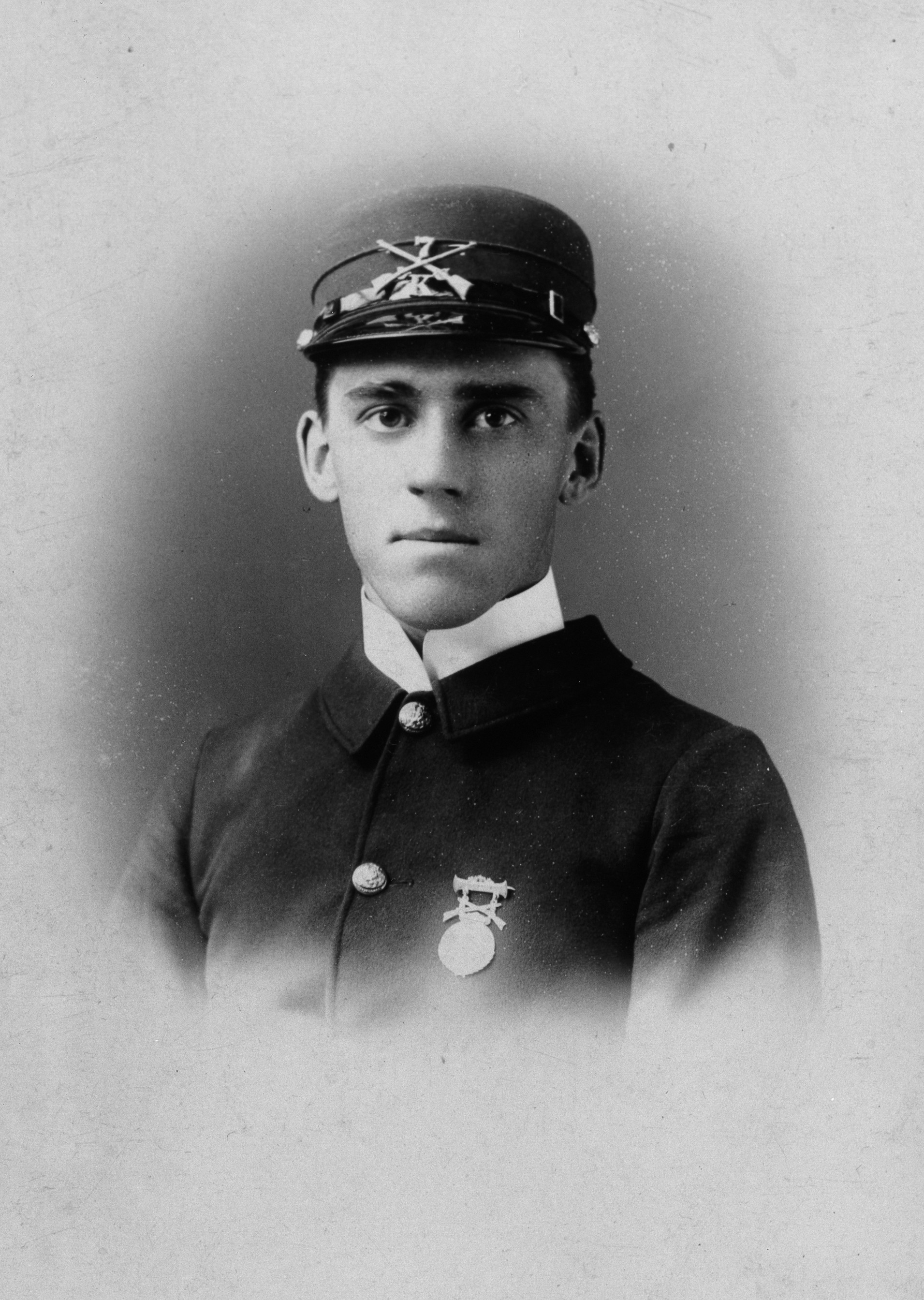 Shades of Long Beach - Soldier, 1898 (Internet Archive)