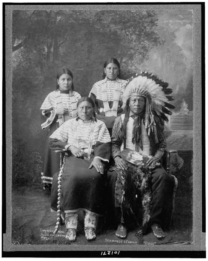 Stampede & family "Sioux", 1910 (Library of Congress)