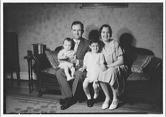 Thomas J. Meaney family and children. Meaney family portrait I, 1920 (Library of Congress)