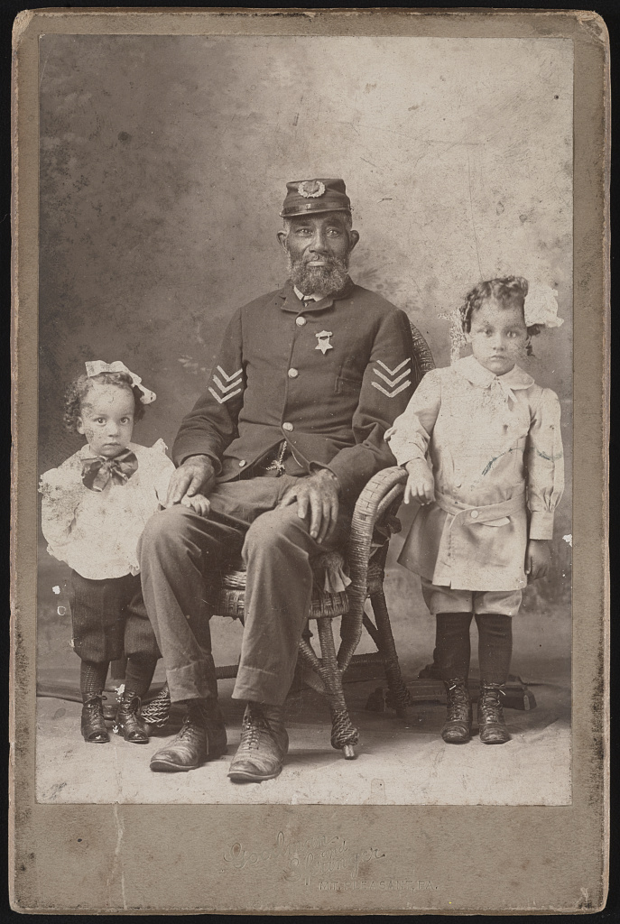 [Unidentified African American Civil War veteran in Grand Army of the Republic uniform with two children], 1900 (Library of Congress)